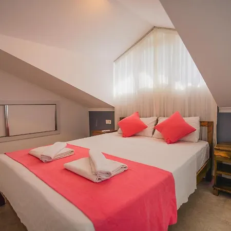 Hotel Oeluedeniz'de 4 Odali Lueks Fethiye