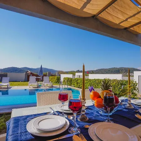 Oeluedeniz'de 4 Odali Lueks Hotel 4*
