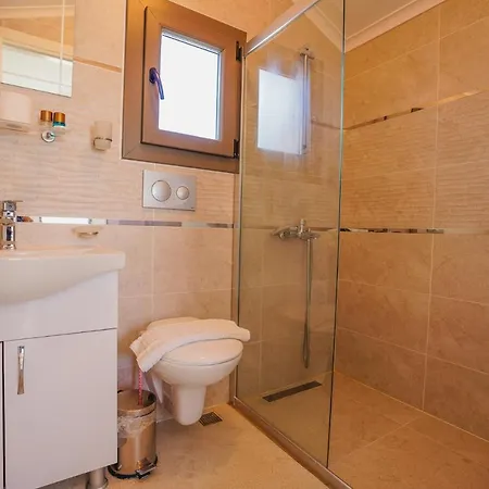 Oeluedeniz'de 4 Odali Lueks Hotel 4*