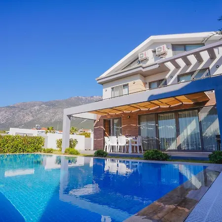 Hotel Oeluedeniz'de 4 Odali Lueks