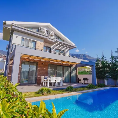 Oeluedeniz'de 4 Odali Lueks Hotel Fethiye