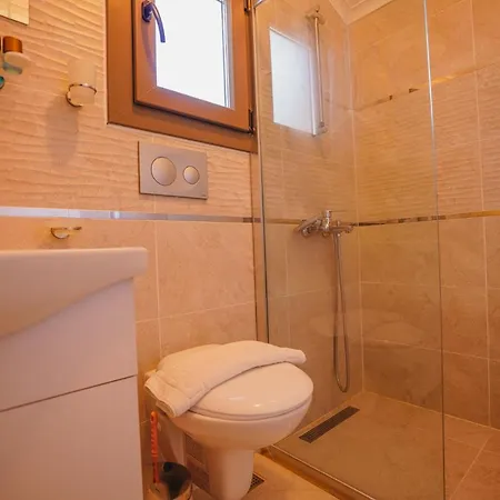 Oeluedeniz'de 4 Odali Lueks Hotel