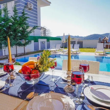 Hotel Oeluedeniz'de 4 Odali Lueks