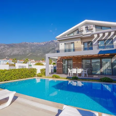 Oeluedeniz'de 4 Odali Lueks 4*